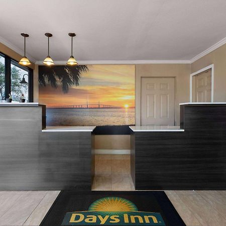 Days Inn By Wyndham St. Petersburg Central Εξωτερικό φωτογραφία