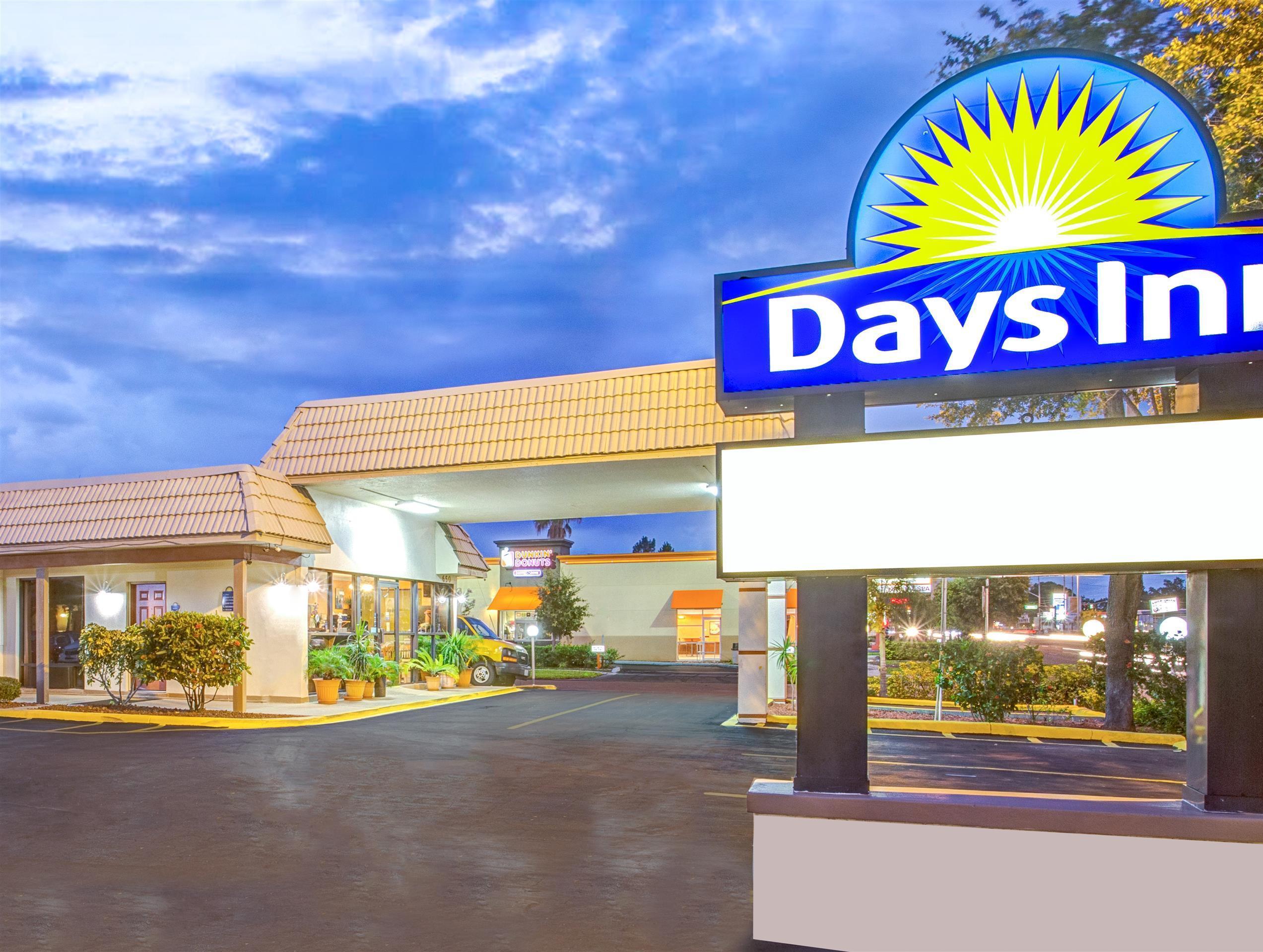 Days Inn By Wyndham St. Petersburg Central Εξωτερικό φωτογραφία