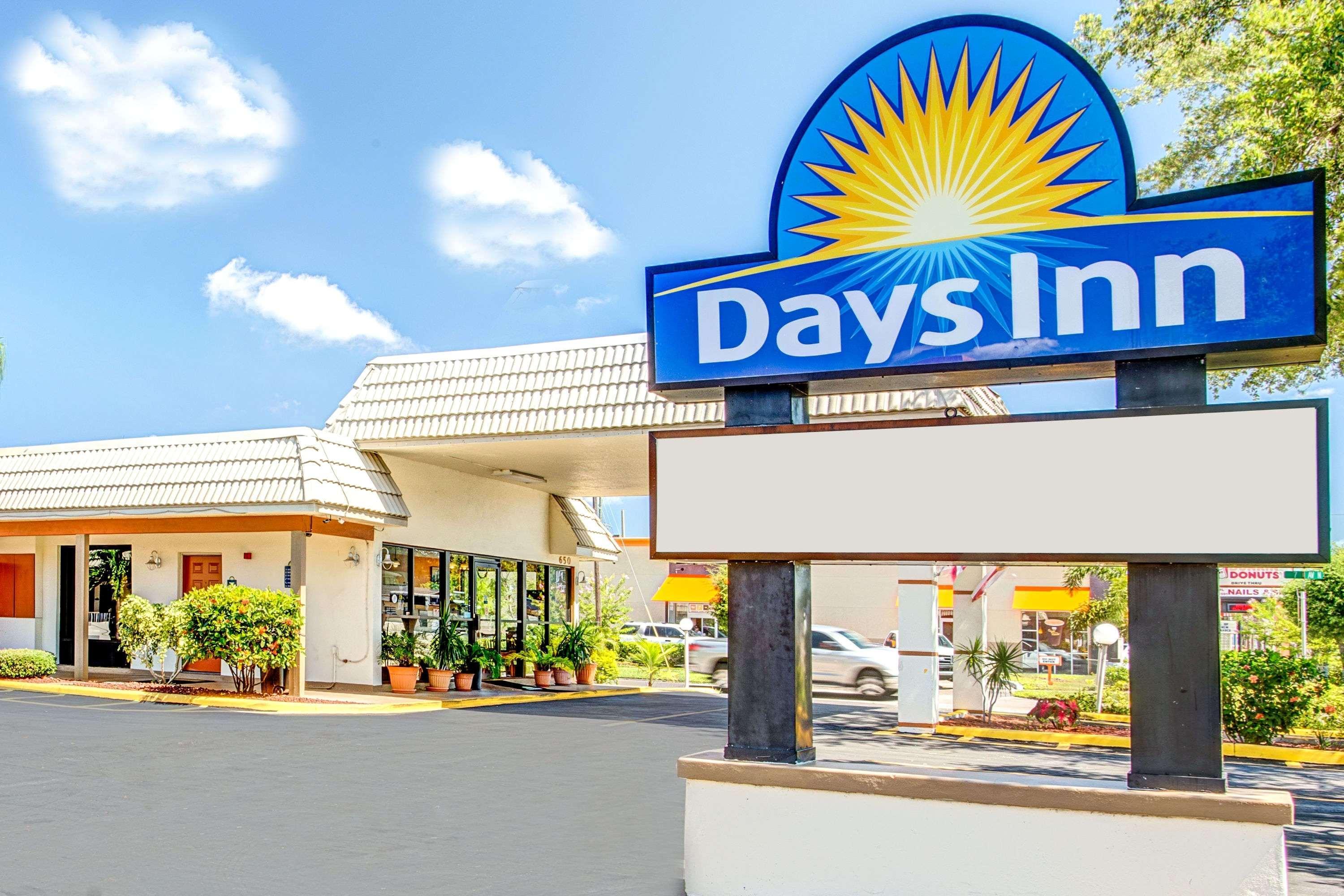 Days Inn By Wyndham St. Petersburg Central Εξωτερικό φωτογραφία