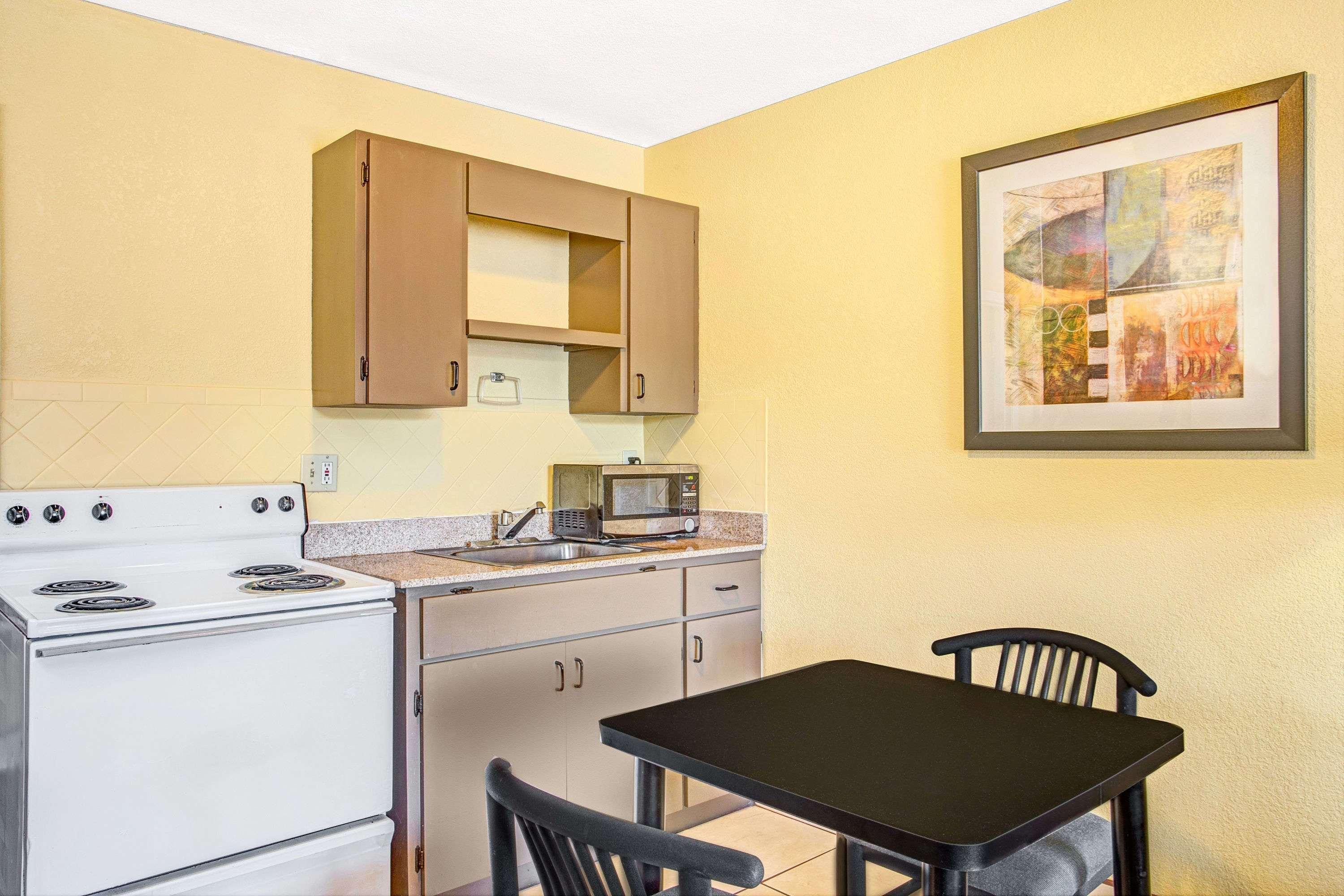 Days Inn By Wyndham St. Petersburg Central Εξωτερικό φωτογραφία