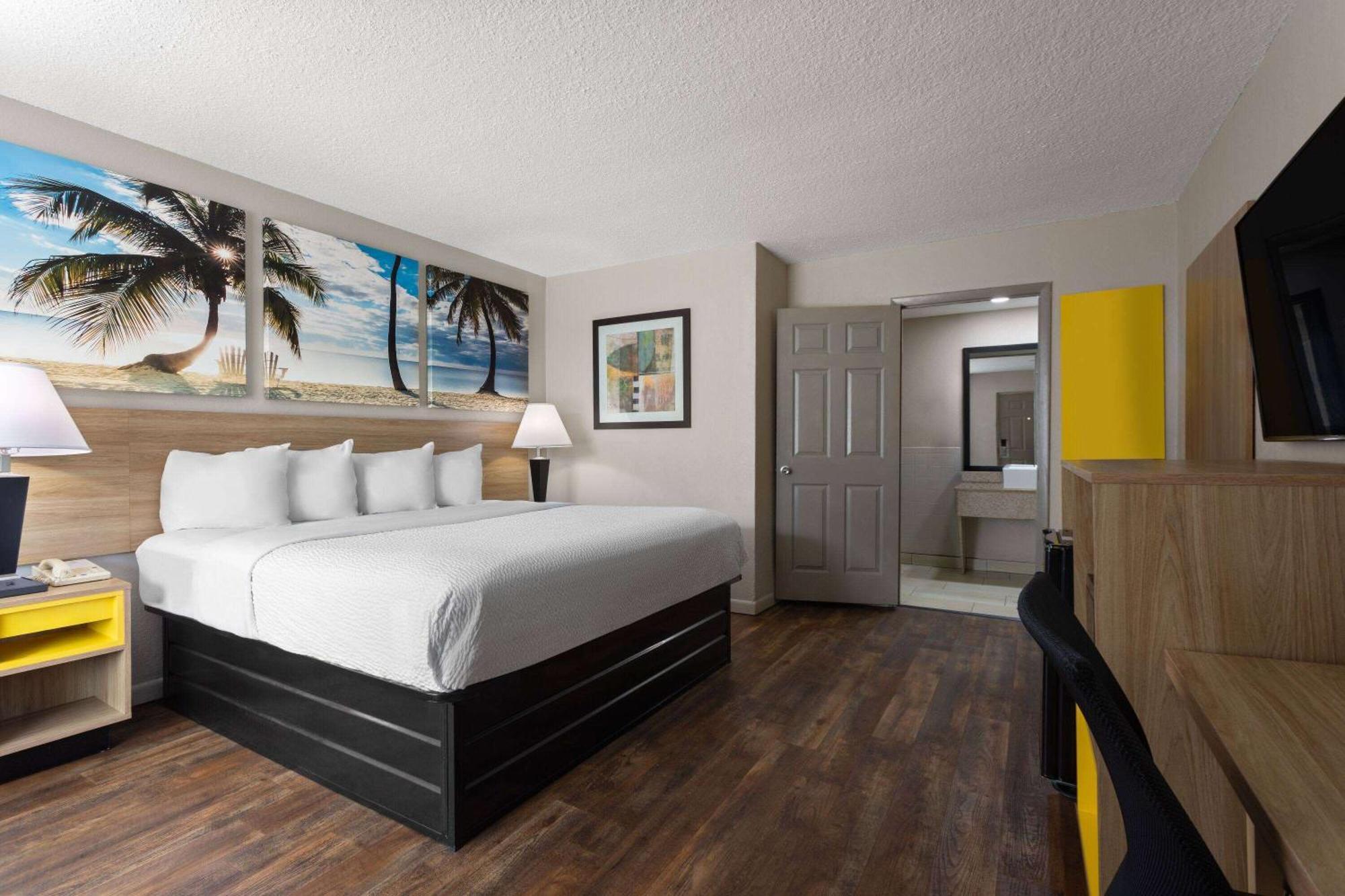 Days Inn By Wyndham St. Petersburg Central Εξωτερικό φωτογραφία
